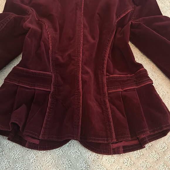 Blazer - Picture 4 of 4